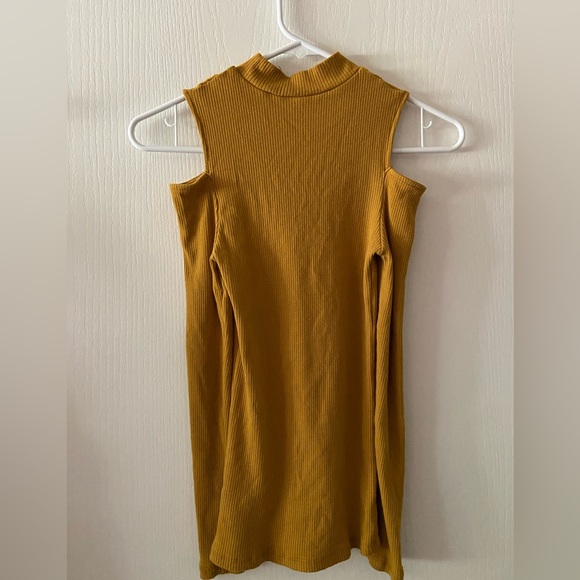 Cold shoulder top - Picture 2 of 4